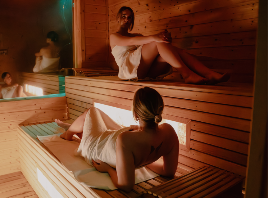 Wewnętrzna i zewnętrzna sauna sucha